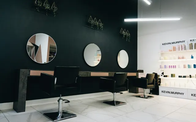 Postes de coiffure prêts pour les rendez-vous