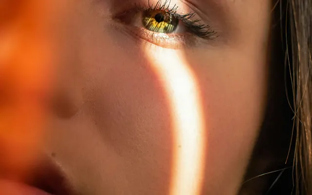 Détail d’un regard après un soin beauté