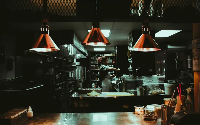 Équipe de restaurant prête pour le service